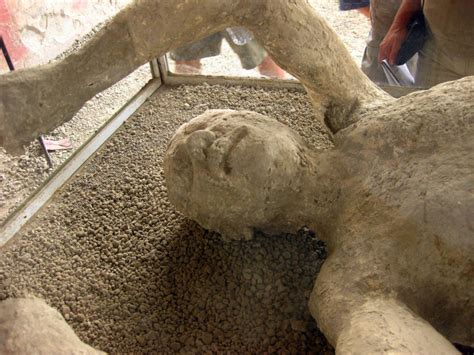 Pompeii: Bodies, Mount Vesuvius & Herculaneum .